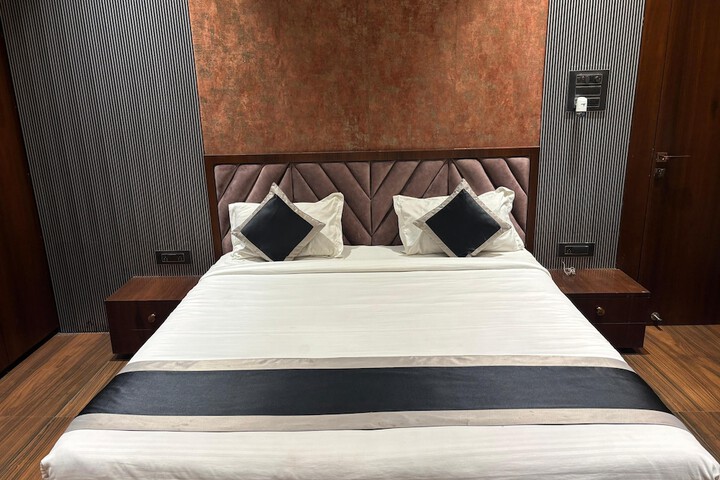 Room 12 of 35