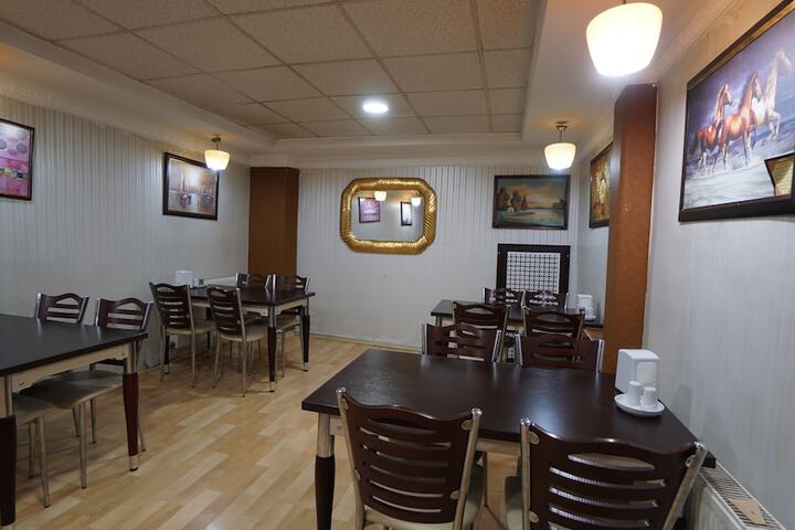 Dining 16 of 27