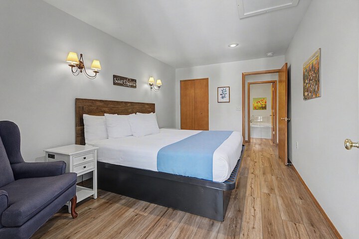Room 34 of 157