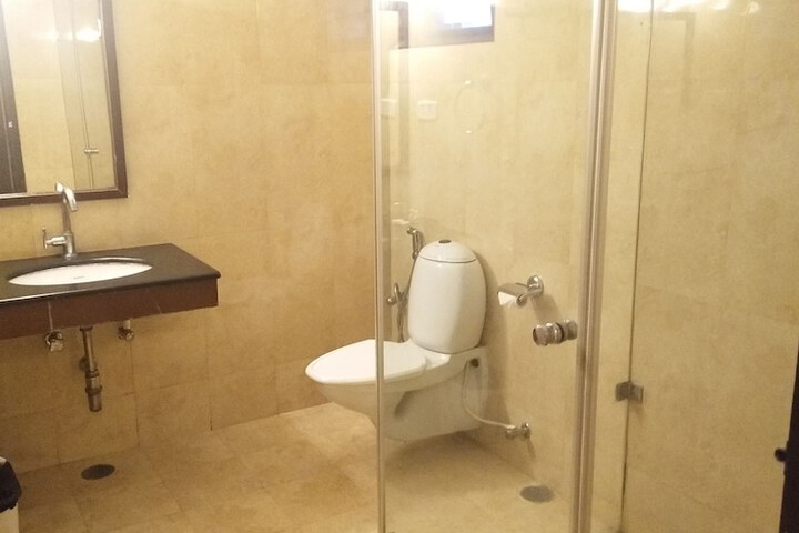 Room 13 of 24