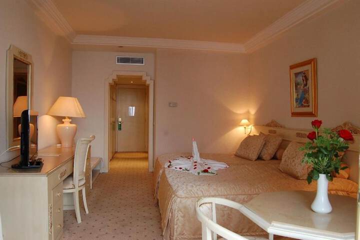 Room 4 of 30