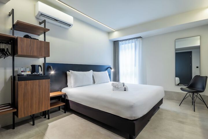 Room 13 of 150