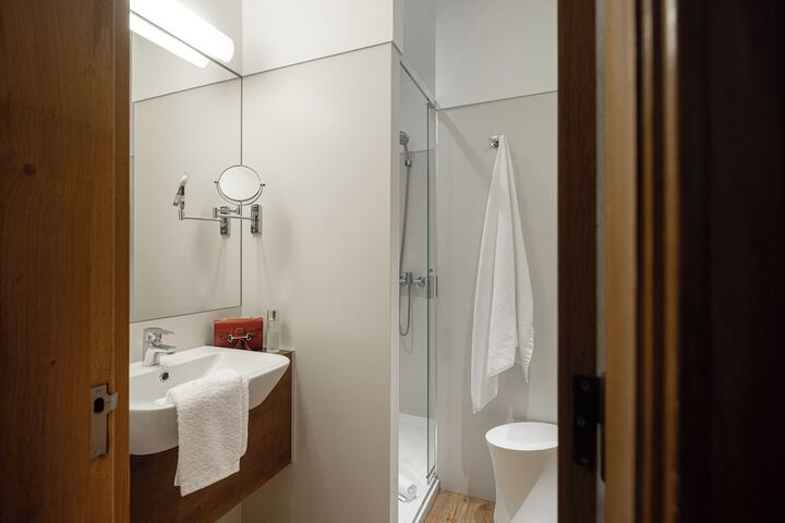 Room 44 of 61