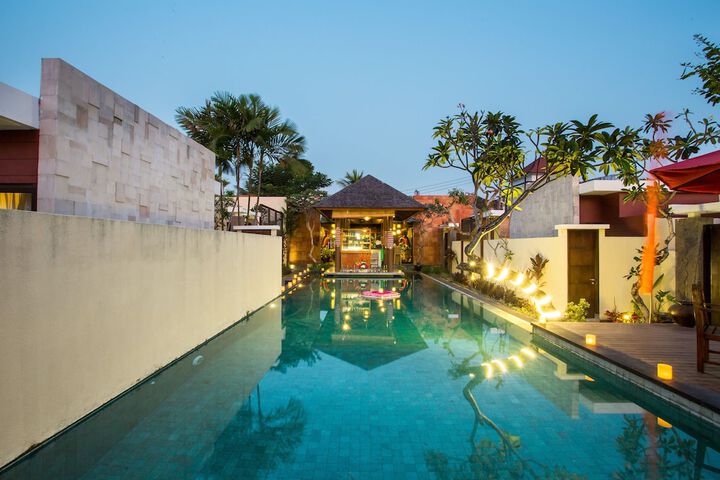 Hotel Pool