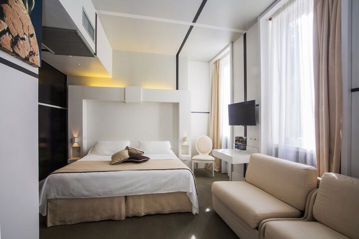 Room 18 of 33