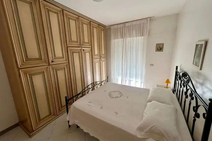 Room 2 of 17