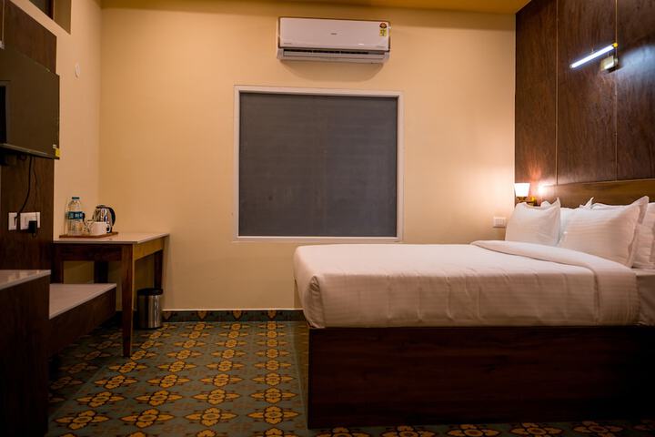 Room 3 of 48