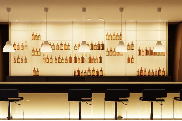 Lounge 11 of 14