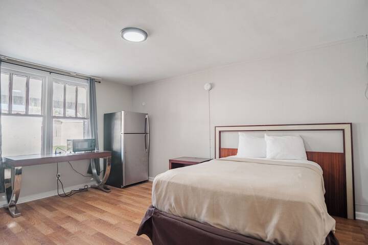 Room 4 of 16