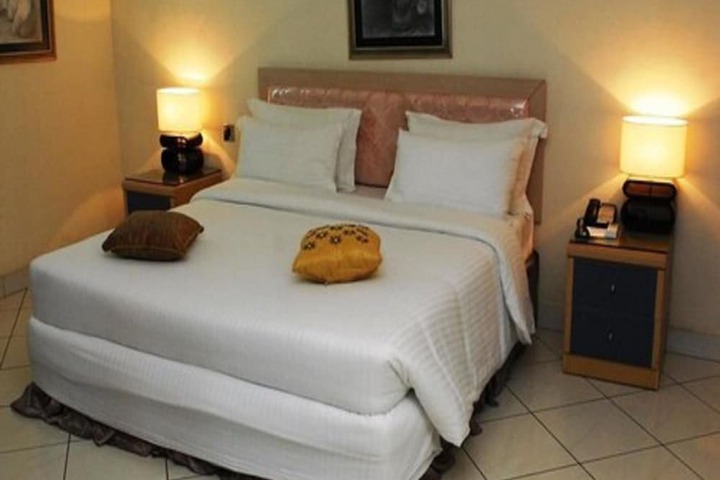 Room 2 of 36