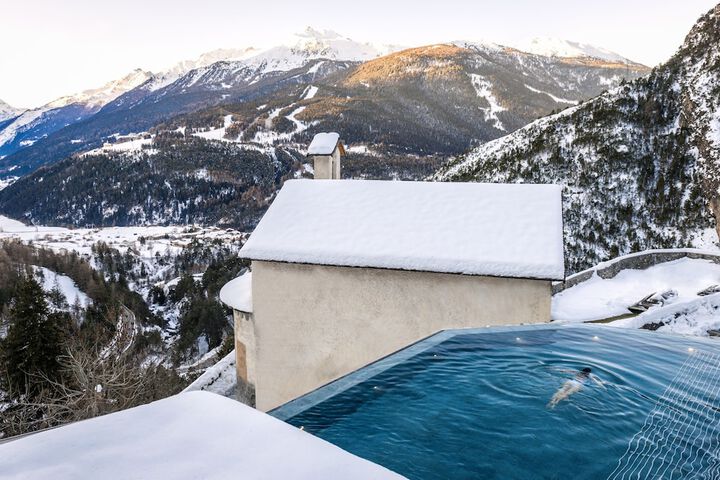 Pool Hotel