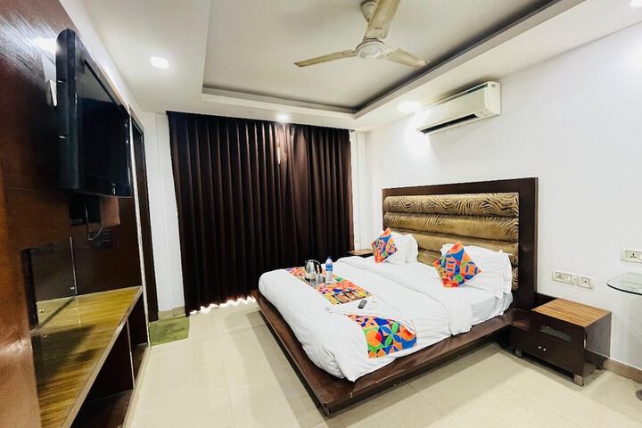 Room 5 of 13