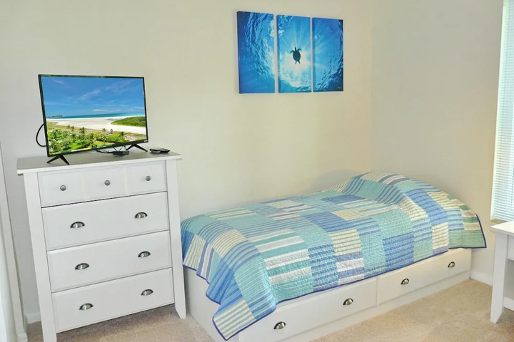 Room 4 of 15