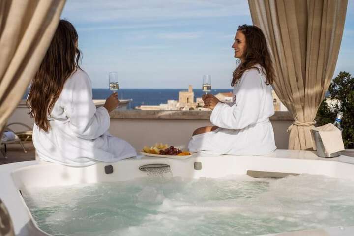 Hot Tub 52 of 119