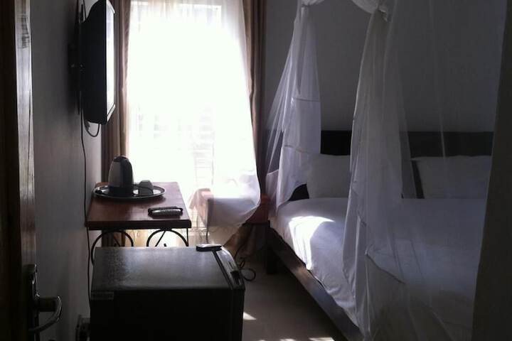 Room 14 of 42