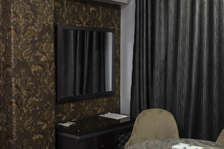 Room 2 of 7