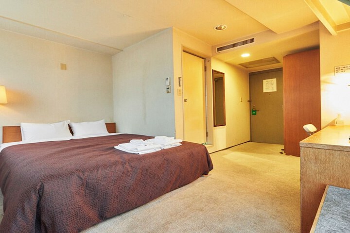 Room 4 of 15