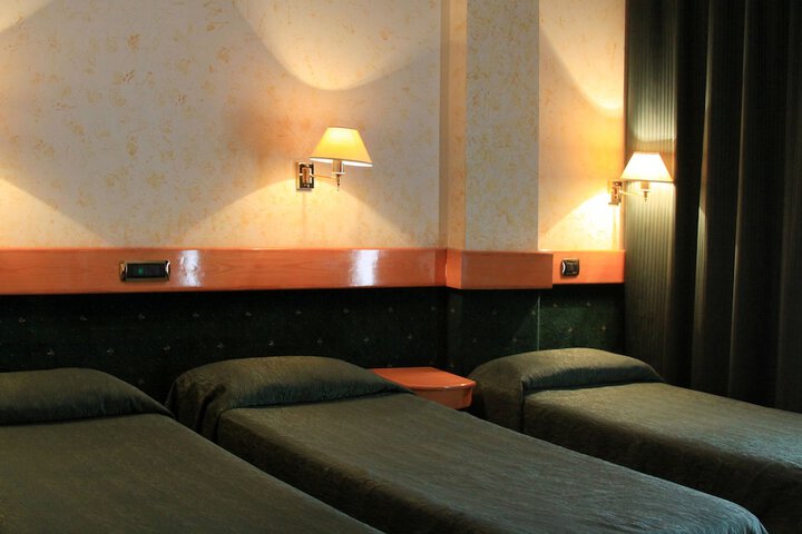 Room 10 of 31