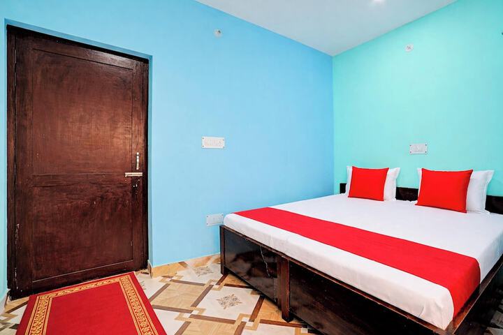 Room 8 of 12