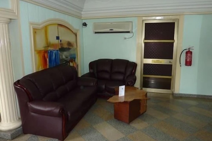 Lounge 41 of 44