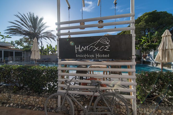 Hotel 2 of 161