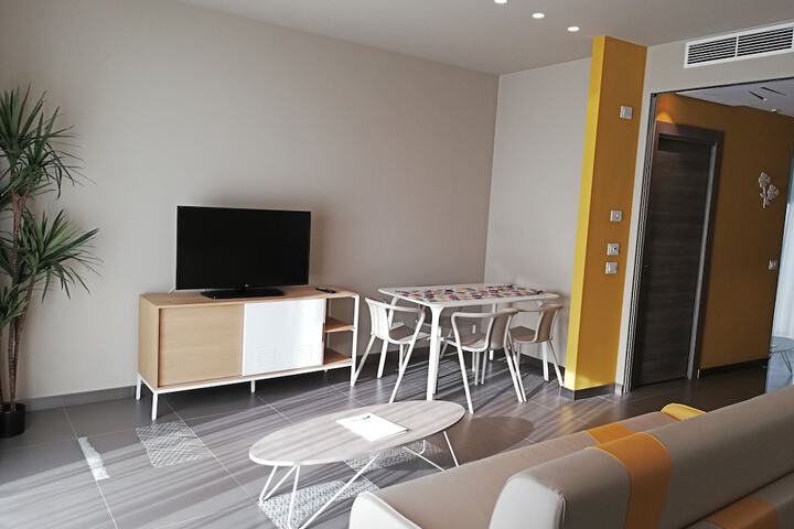 Room 9 of 33