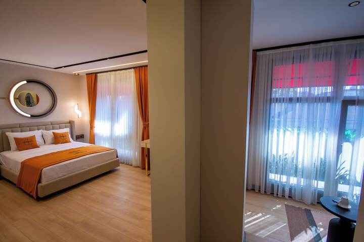 Room 16 of 106
