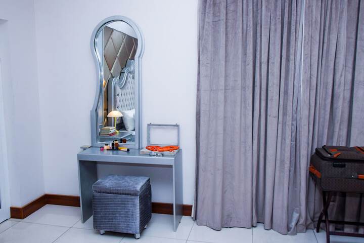Room 9 of 48