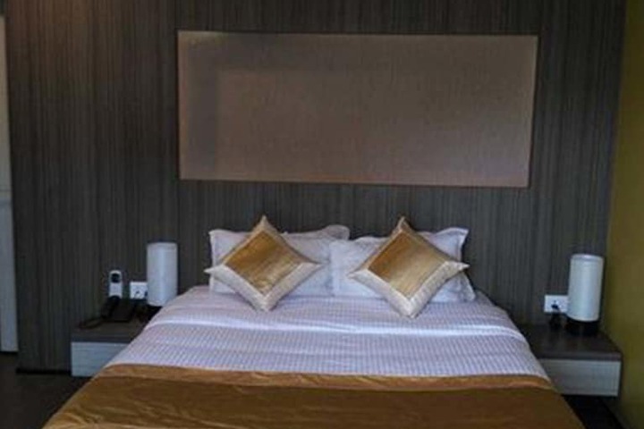 Room 5 of 38