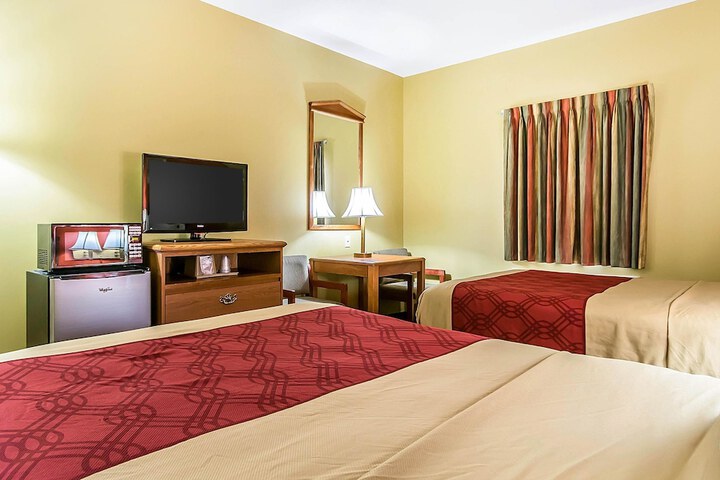 2 Double Beds (3 of 19)