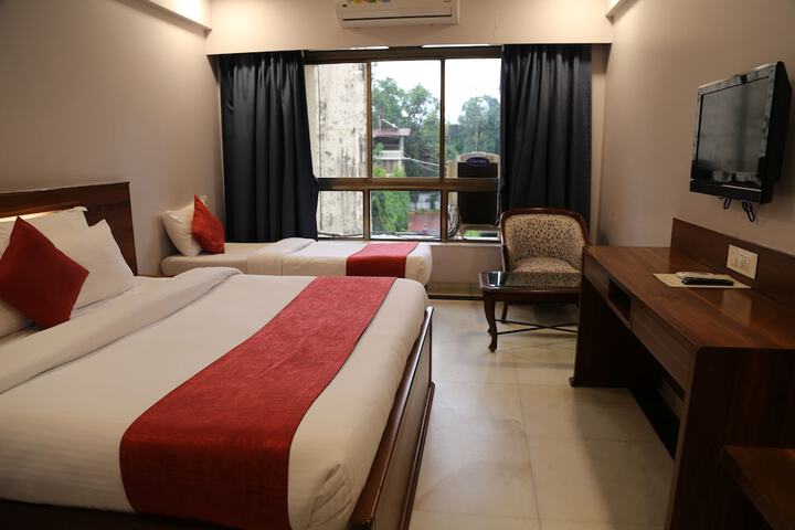 Room 12 of 114