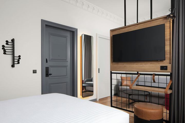 Room 13 of 54