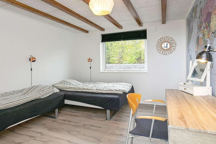 Room 2 of 16