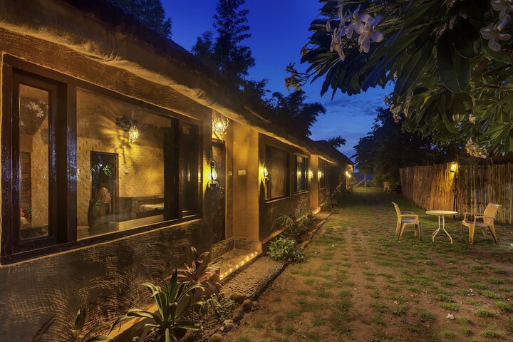 Hotel Exterior 41 of 52