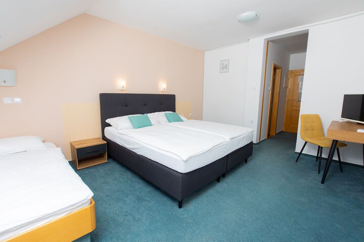 Room 4 of 64