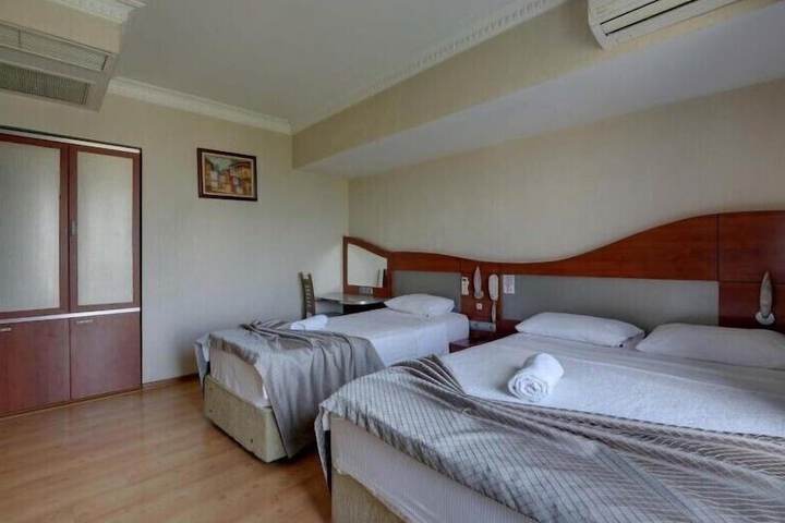 Room 5 of 17