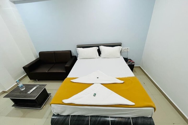 Room 8 of 13
