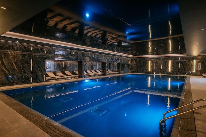 Pool 64 of 125