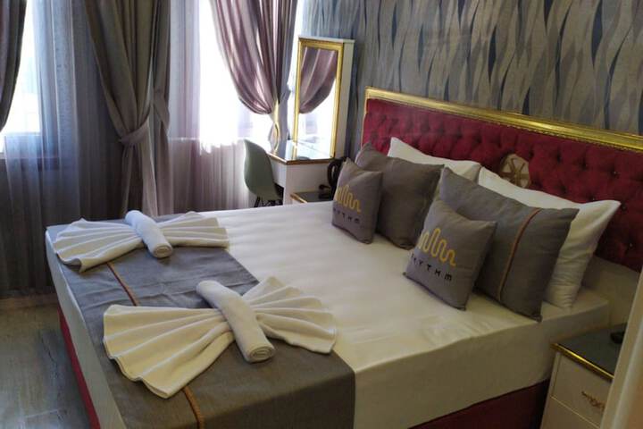 Room 8 of 110