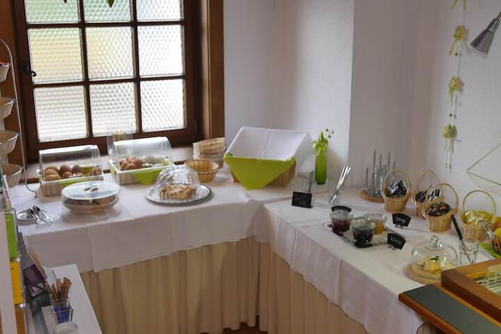 Dining 15 of 19