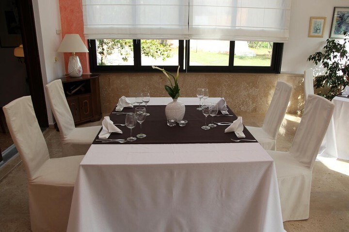 Dining 30 of 57