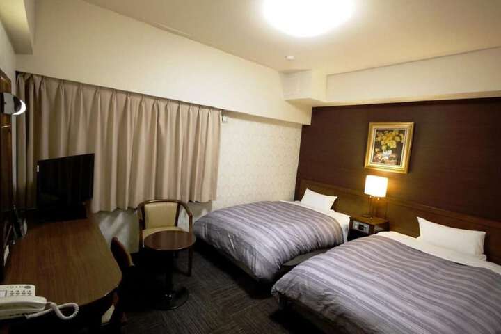 Room 7 of 34