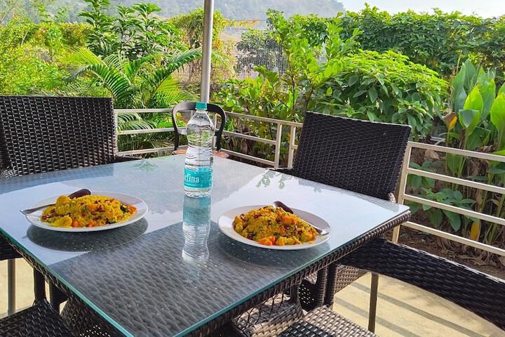 Dining 7 of 15