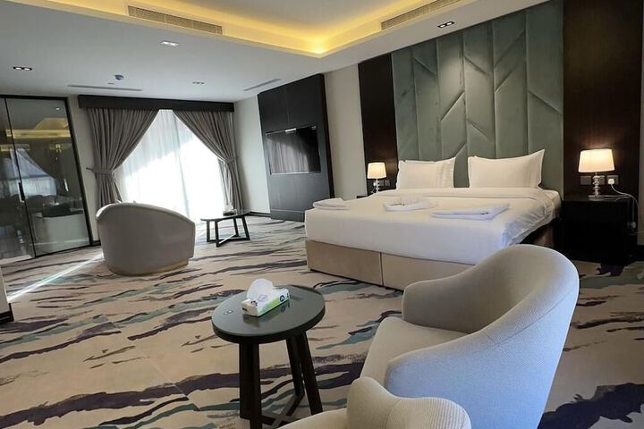 Room 10 of 28
