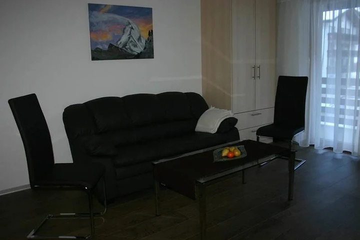 Room 2 of 6