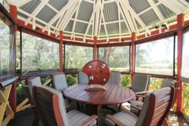 Hotel Exterior 13 of 32