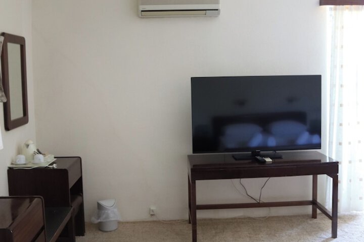Room 107 of 261