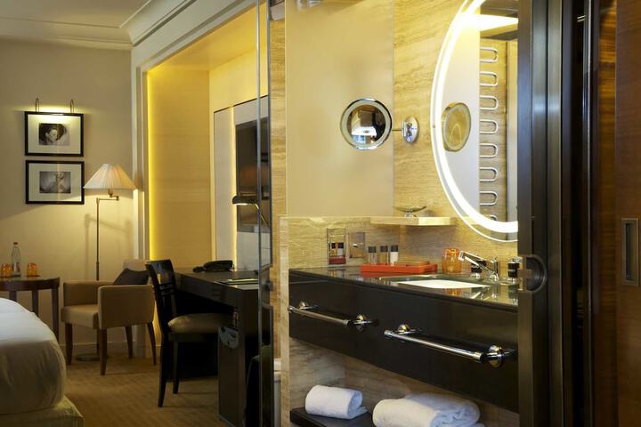Room 51 of 62