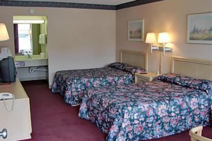 2 Double Beds (10 of 10)