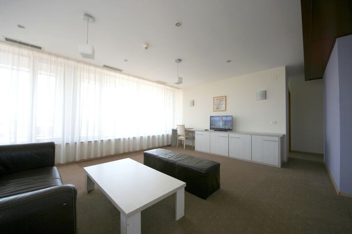 Room 12 of 34